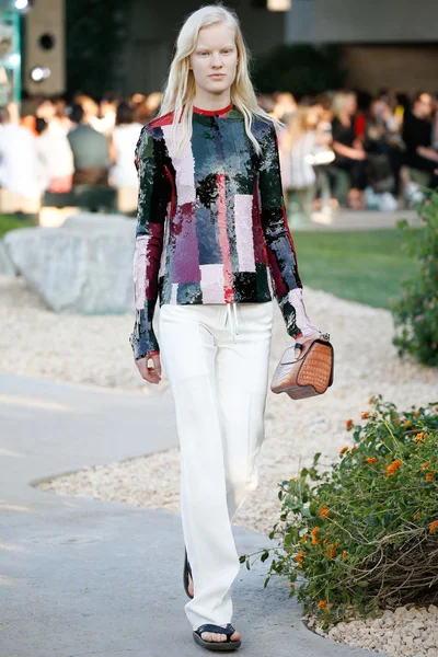 Look 32